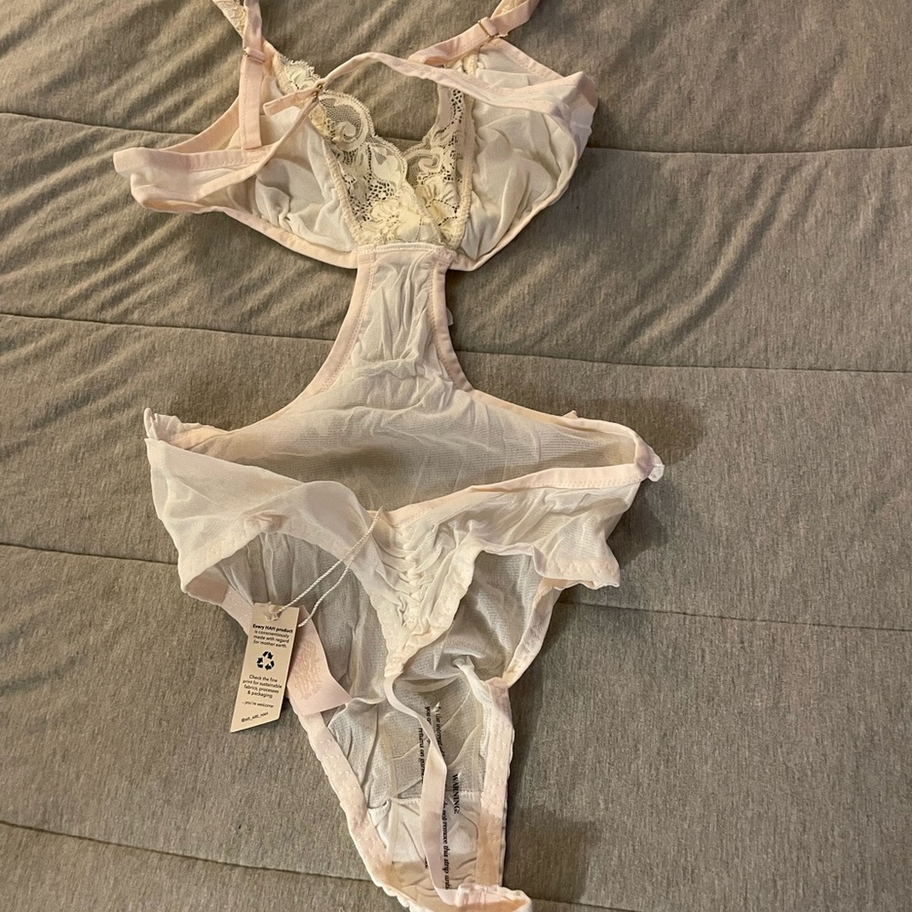 We Are HAH Key To Ur Heart Bodysuit in La Crème xs - Picture 11 of 14